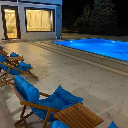 Otel Megara; Havuzlu Muestakil Kandira