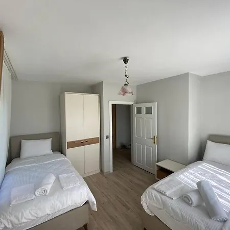 Megara; Havuzlu Muestakil Otel 4*