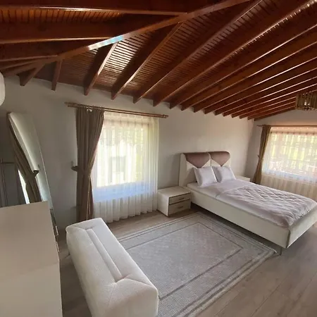 Otel Megara; Havuzlu Muestakil