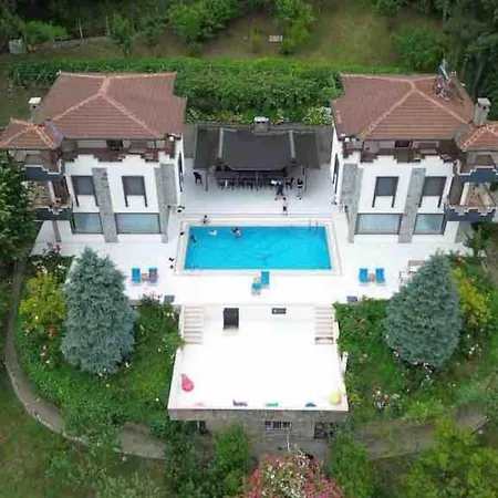 Otel Megara; Havuzlu Muestakil 4*