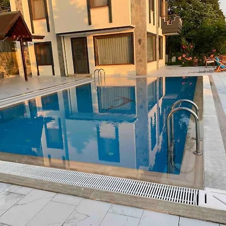 Otel Megara; Havuzlu Muestakil Kandira