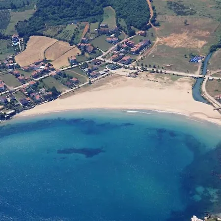 Megara; Havuzlu Muestakil Otel Kandira