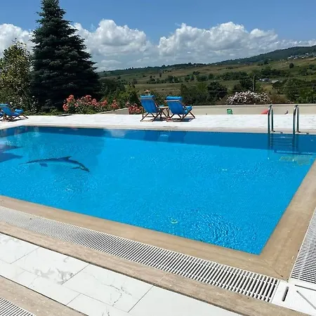 Megara; Havuzlu Muestakil Otel