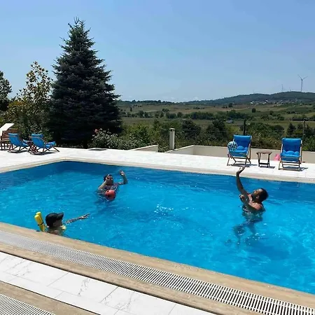 Otel Megara; Havuzlu Muestakil 4*