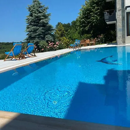 Megara; Havuzlu Muestakil 4* Kandira