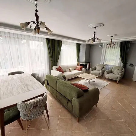 Megara; Havuzlu Muestakil Otel 4*