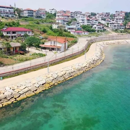 Otel Megara; Havuzlu Muestakil 4*