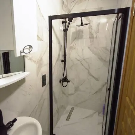 Megara; Havuzlu Muestakil Otel 4*