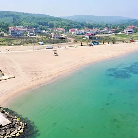 Otel Megara; Havuzlu Muestakil 4*