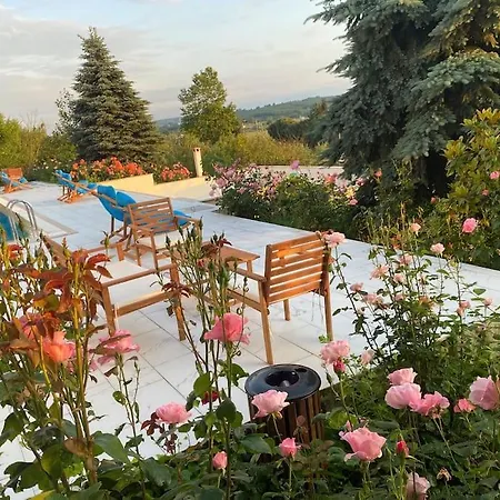 Megara; Havuzlu Muestakil Otel 4*