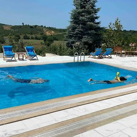 Megara; Havuzlu Muestakil Otel 4*
