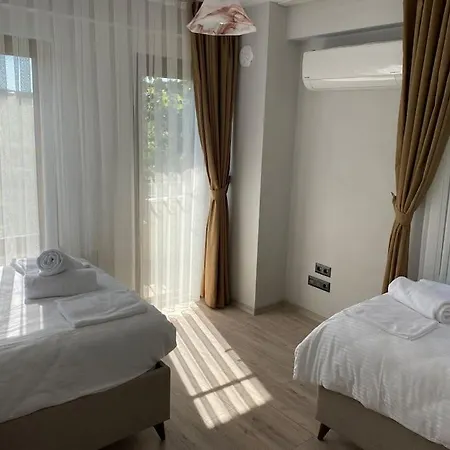 Otel Megara; Havuzlu Muestakil Kandira