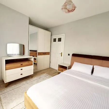 Megara; Havuzlu Muestakil Otel