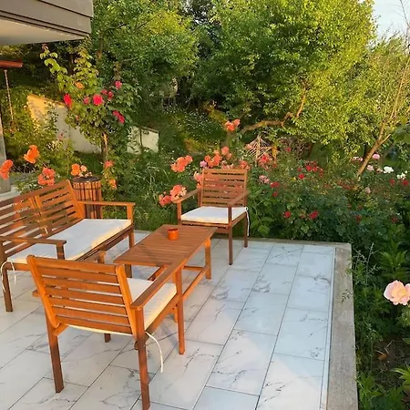 Megara; Havuzlu Muestakil Otel Kandira